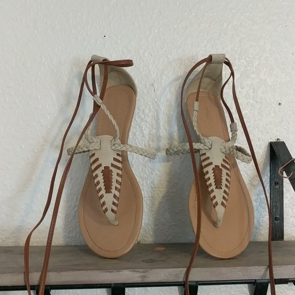 Sandals with rap around ankle traps